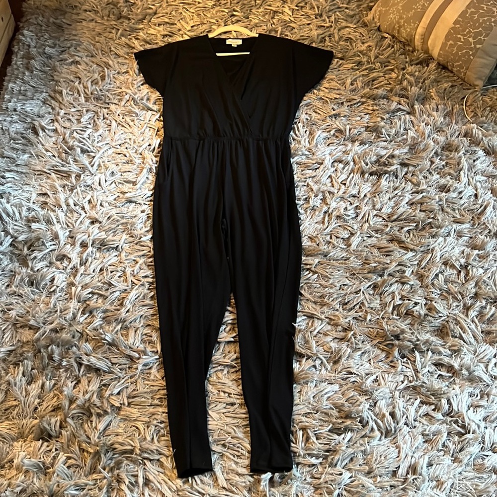 Black stretchy jumper. Elastic waist band. Flattering Fit.